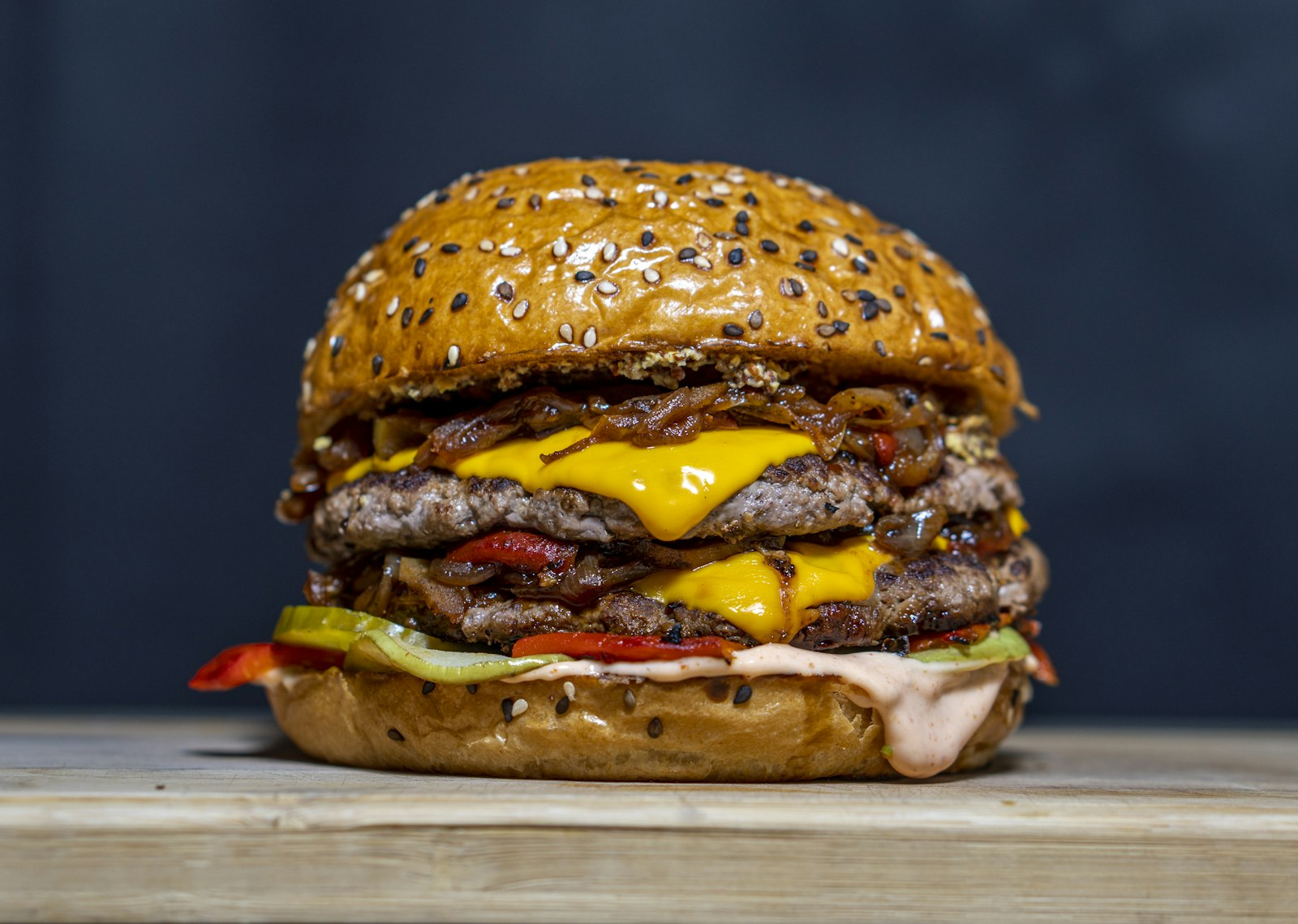 Burger double cheddar maison